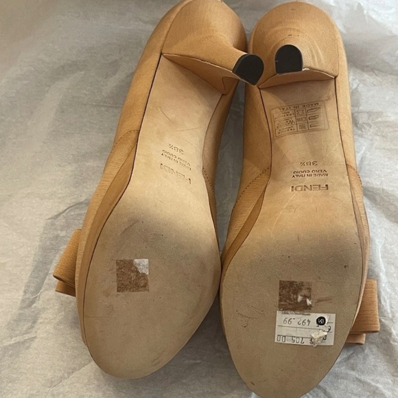 NEW W/ Imperfections FENDI  Bow Peep Toe Platform Heels Pumps 38.5 MSRP $495 - Picture 9 of 12